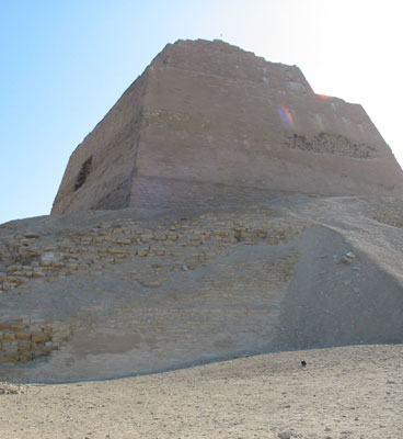 メイドゥーム崩れピラミッド